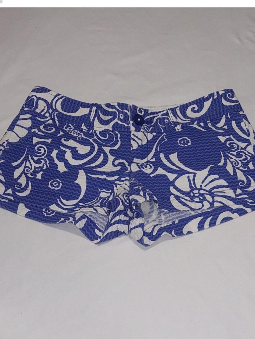 Lilly Pulitzer Blue and White Floral Walsh  Shorts.Size 00